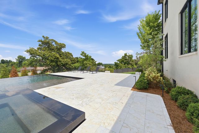 818 Brentview Dr, Nashville, TN 37220