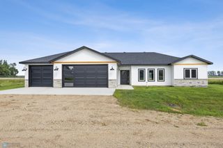 106 Pine Drive, Hankinson, ND 58041
