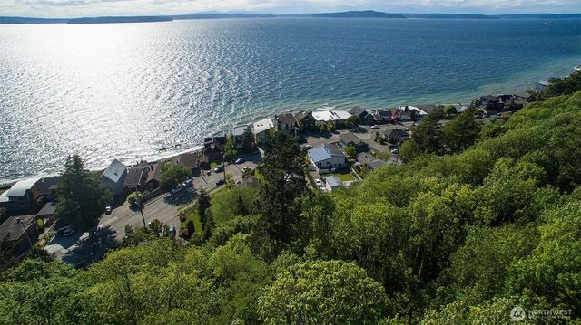 5426 Beach Drive SW, Seattle, WA 98136