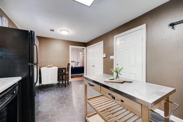 3 Hawthorne, Conway, AR 72034