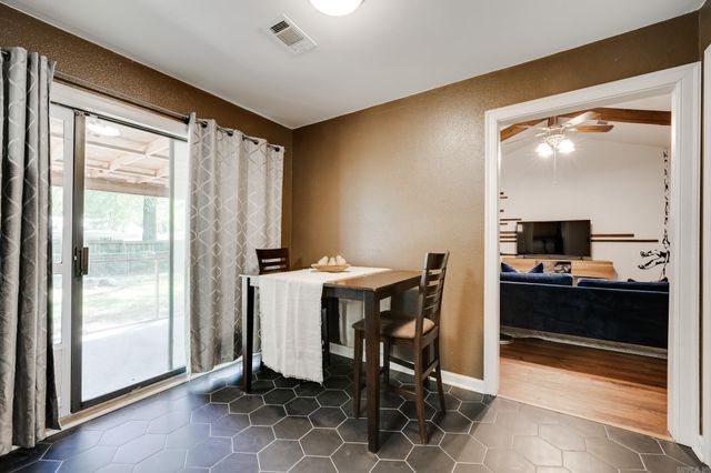 3 Hawthorne, Conway, AR 72034