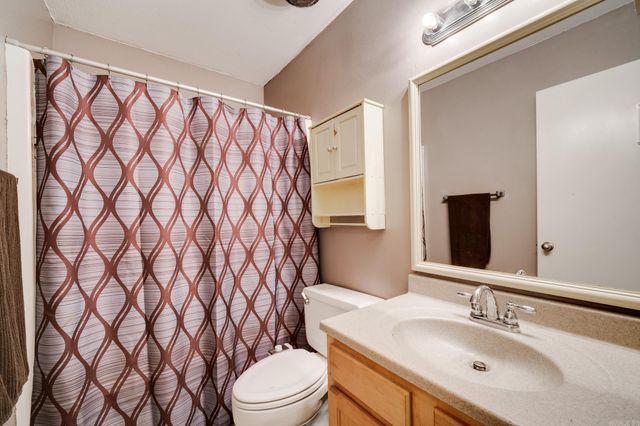 3 Hawthorne, Conway, AR 72034