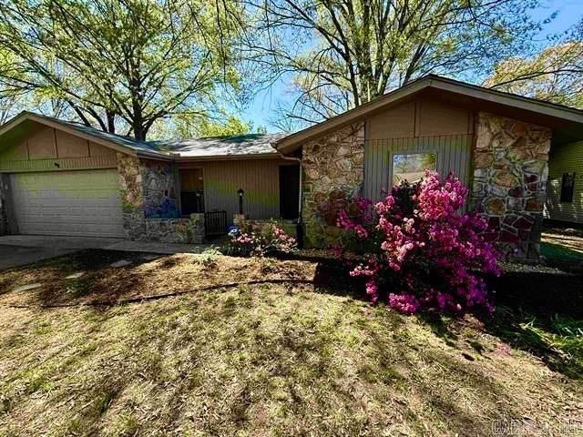 3 Hawthorne, Conway, AR 72034