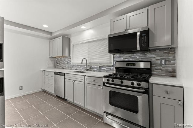 15805 Lindsay Street, Detroit, MI 48227