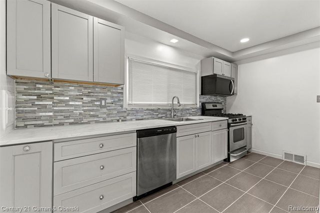 15805 Lindsay Street, Detroit, MI 48227