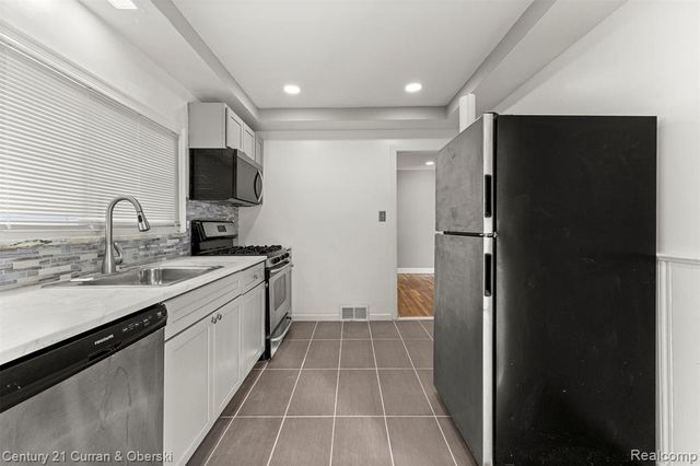 15805 Lindsay Street, Detroit, MI 48227