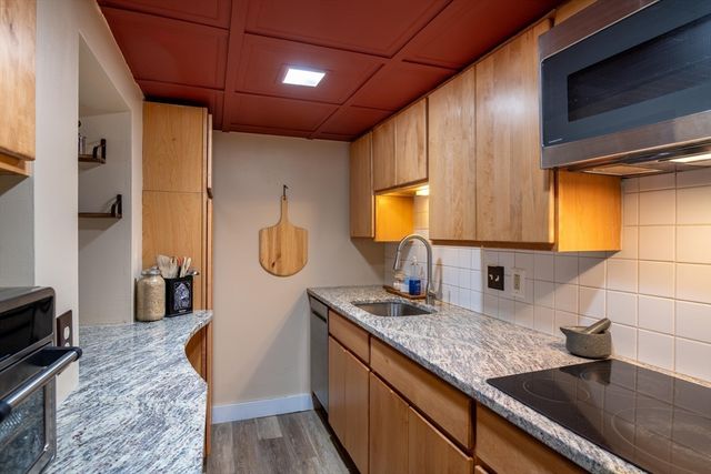 61 Crescent St 7, Northampton, MA 01060