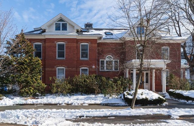 61 Crescent St 7, Northampton, MA 01060