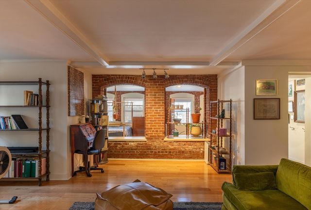 61 Crescent St 7, Northampton, MA 01060