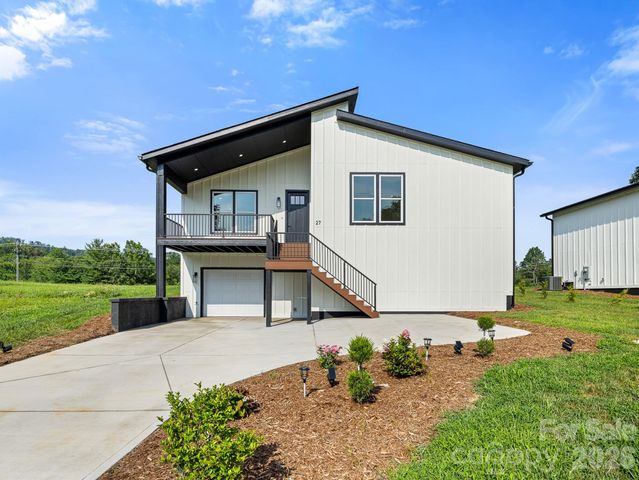 27 Klimovych Road, Hendersonville, NC 28792