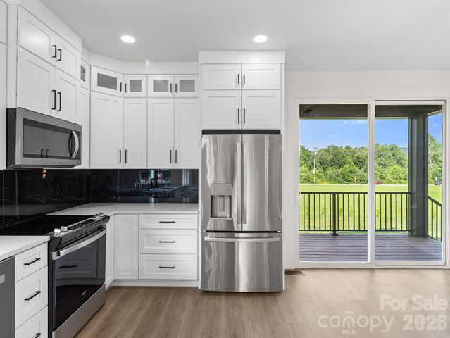 27 Klimovych Road, Hendersonville, NC 28792