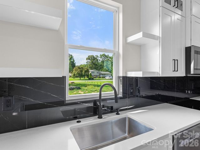 27 Klimovych Road, Hendersonville, NC 28792
