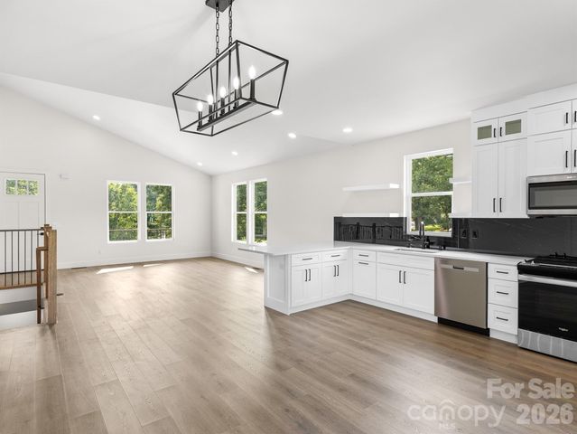 27 Klimovych Road, Hendersonville, NC 28792