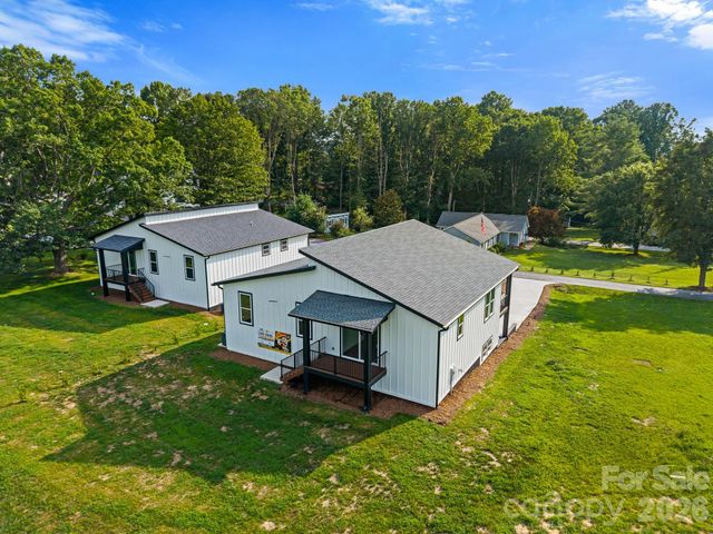 27 Klimovych Road, Hendersonville, NC 28792