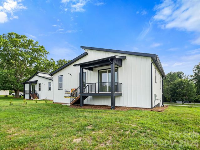 27 Klimovych Road, Hendersonville, NC 28792