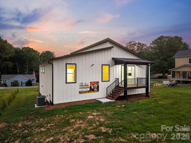 27 Klimovych Road, Hendersonville, NC 28792
