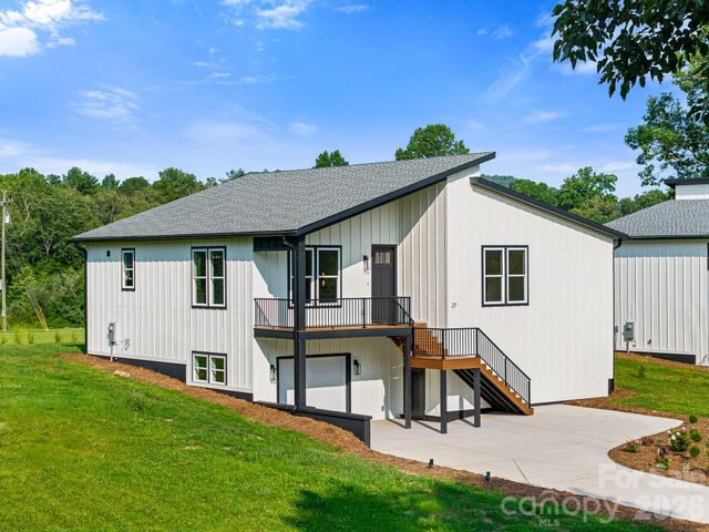 27 Klimovych Road, Hendersonville, NC 28792