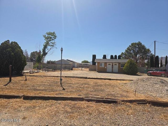 900 Fristad Street, Mojave, CA 93501