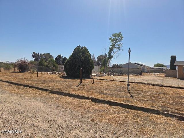 900 Fristad Street, Mojave, CA 93501