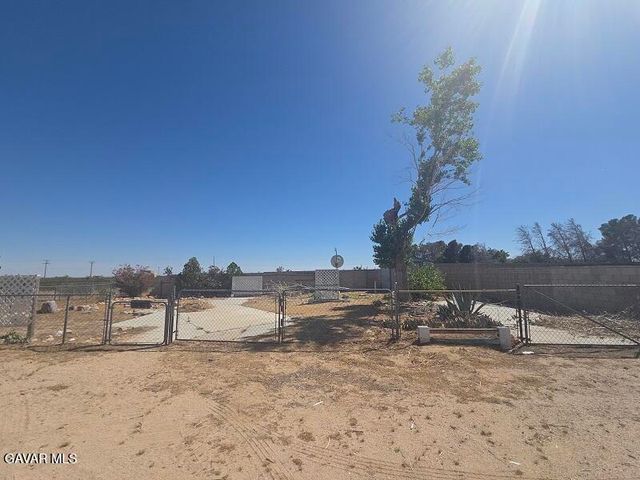 900 Fristad Street, Mojave, CA 93501
