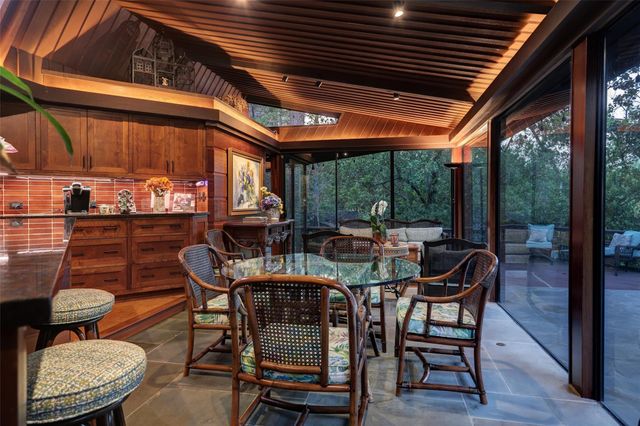 8 Tiel Way, Houston, TX 77019