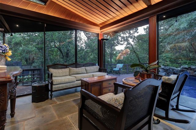 8 Tiel Way, Houston, TX 77019