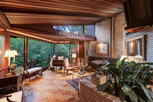 8 Tiel Way, Houston, TX 77019