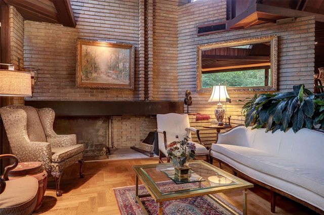 8 Tiel Way, Houston, TX 77019