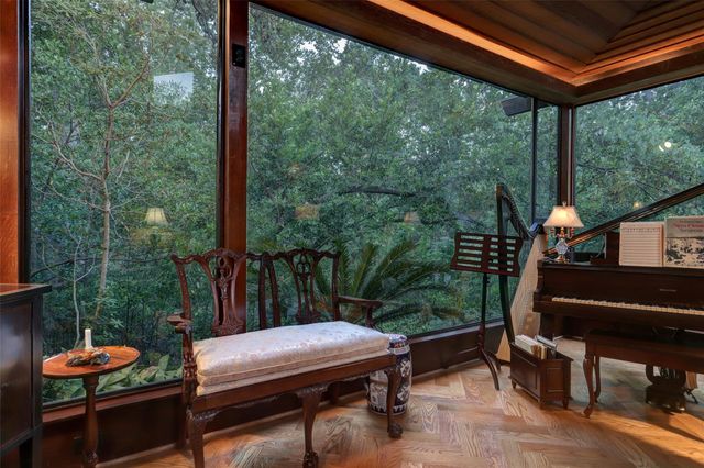 8 Tiel Way, Houston, TX 77019