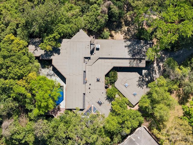 8 Tiel Way, Houston, TX 77019