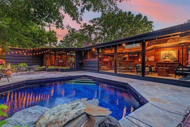 8 Tiel Way, Houston, TX 77019