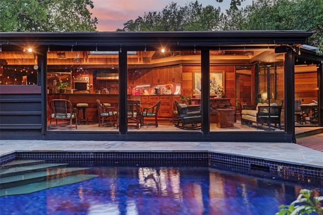 8 Tiel Way, Houston, TX 77019