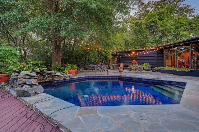 8 Tiel Way, Houston, TX 77019