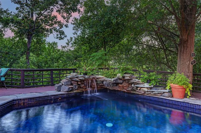 8 Tiel Way, Houston, TX 77019