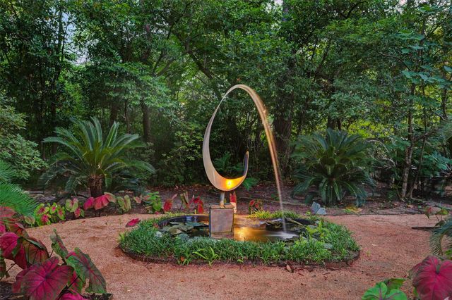 8 Tiel Way, Houston, TX 77019