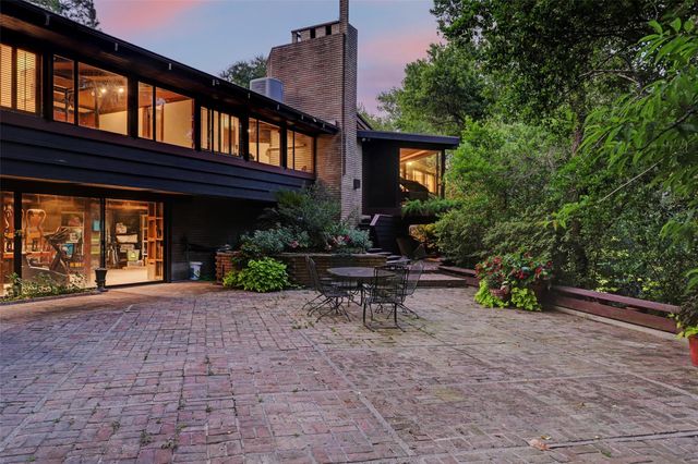 8 Tiel Way, Houston, TX 77019