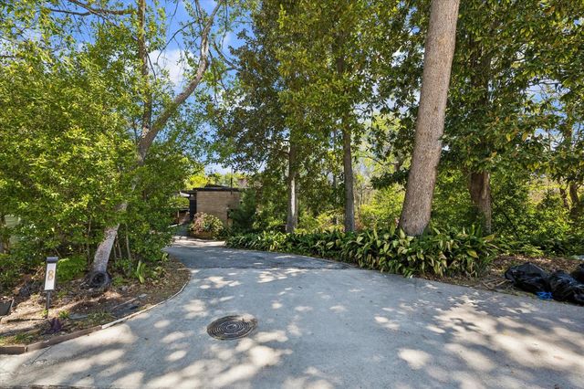 8 Tiel Way, Houston, TX 77019