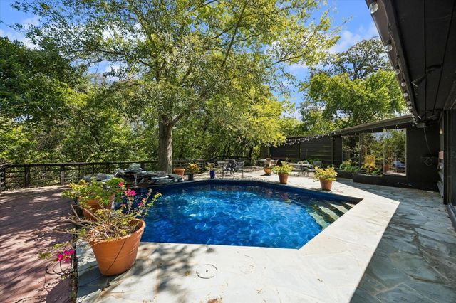 8 Tiel Way, Houston, TX 77019