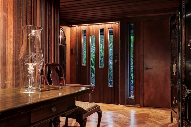 8 Tiel Way, Houston, TX 77019