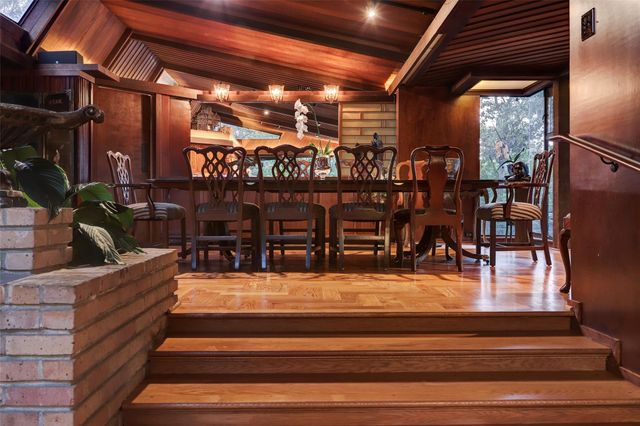 8 Tiel Way, Houston, TX 77019