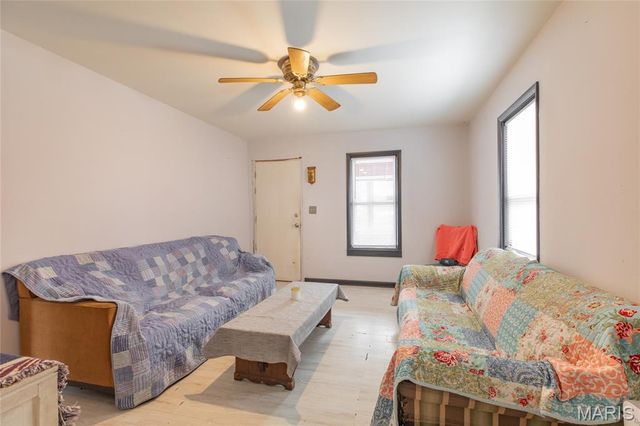 2300 Agnes Street, Alton, IL 62002