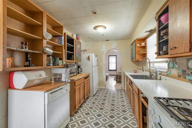 2300 Agnes Street, Alton, IL 62002