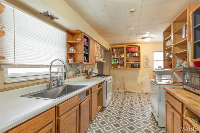 2300 Agnes Street, Alton, IL 62002