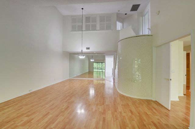 8644 Eagle Run Drive 18, Boca Raton, FL 33434