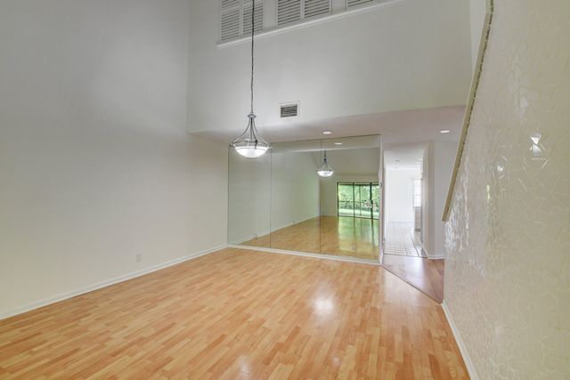 8644 Eagle Run Drive 18, Boca Raton, FL 33434