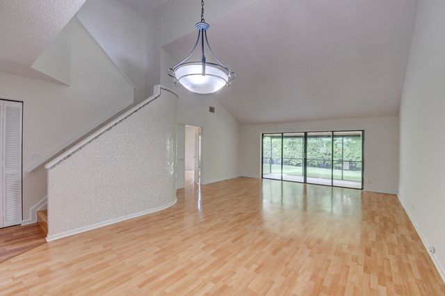 8644 Eagle Run Drive 18, Boca Raton, FL 33434