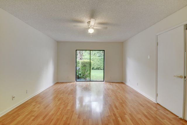 8644 Eagle Run Drive 18, Boca Raton, FL 33434