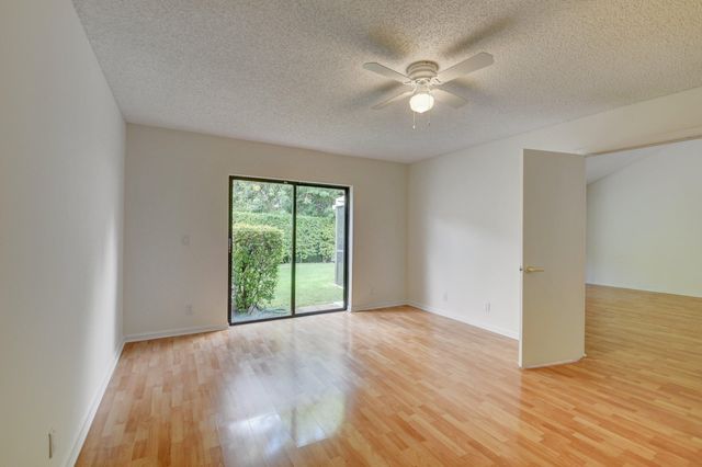 8644 Eagle Run Drive 18, Boca Raton, FL 33434