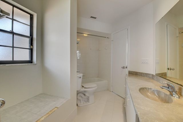 8644 Eagle Run Drive 18, Boca Raton, FL 33434