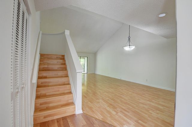 8644 Eagle Run Drive 18, Boca Raton, FL 33434